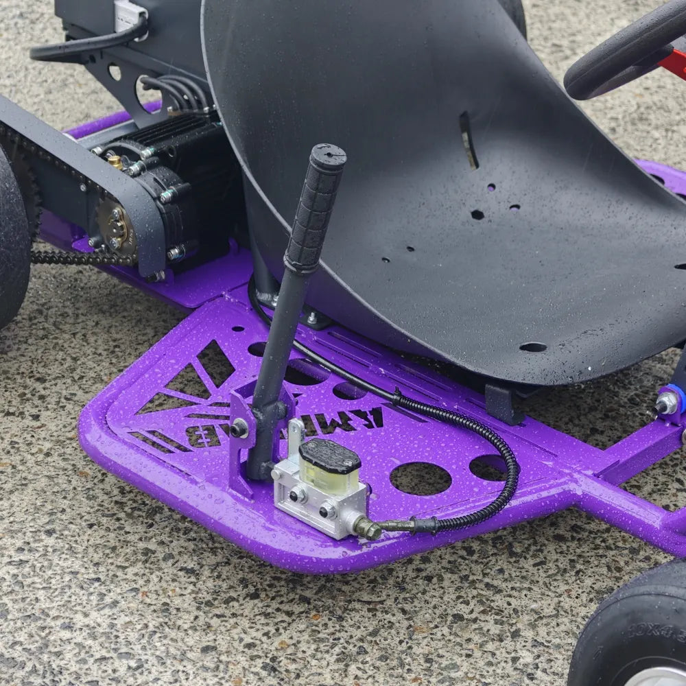 Vertical hydraulic handbrake beside the seat